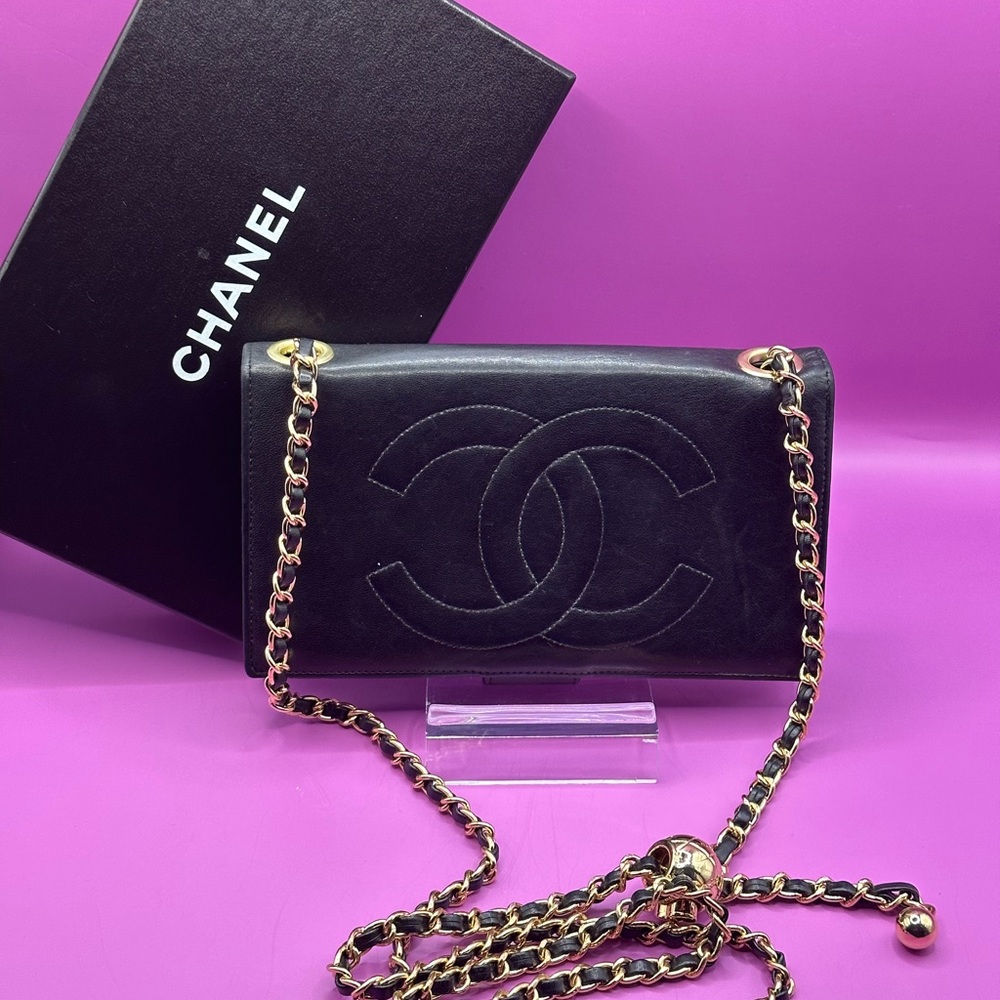 💎Authenticated Timeless Chanel Black Lambskin Wallet On Chain 💎